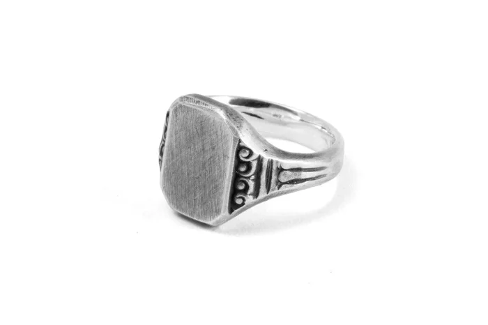 #031 – Signet Ring Varsity