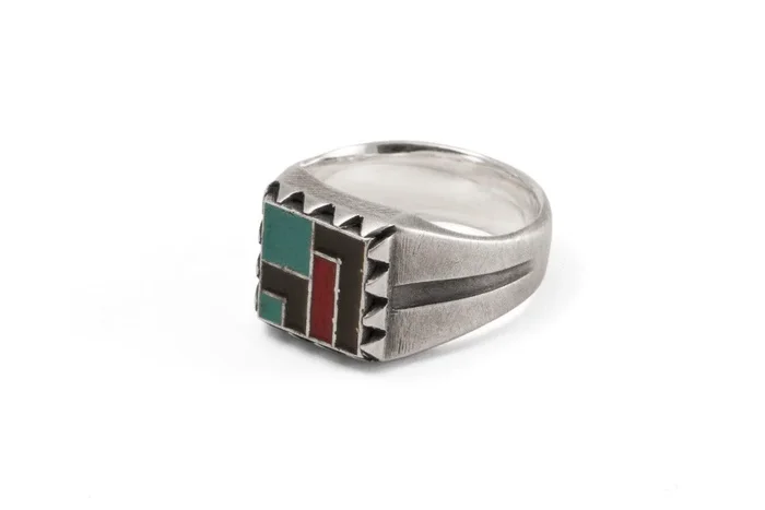 #038 – Signet Ring Enamel