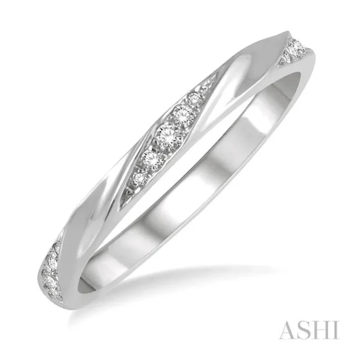 1/10 Ctw Pod Shape Grooves Round Cut Diamond Stackable Band in 14K White Gold