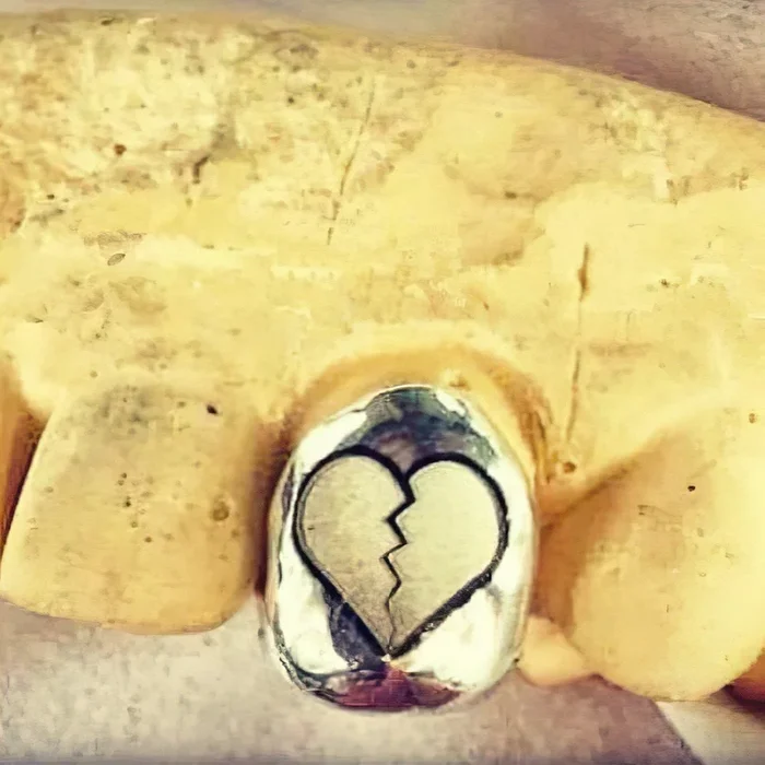 10K Gold Broken Heart Engraved Single Cap Grillz (Choose Tooth)