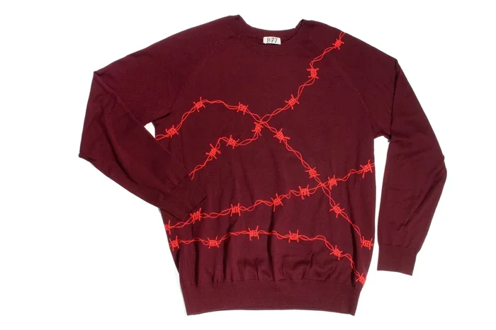 #500 – Men’s sweater Barbwire – one of one
