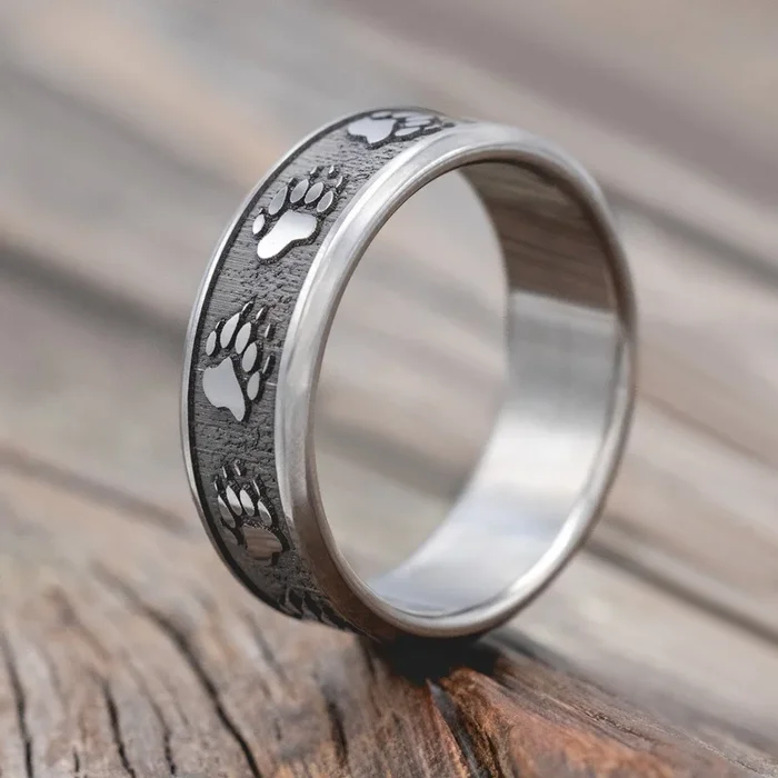 “LEGACY” – CHANNEL EMBOSSED BEAR PAWS WEDDING RING