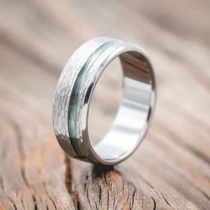 “VERTIGO” – HAMMERED WEDDING BAND WITH FISHING LINE INLAYS