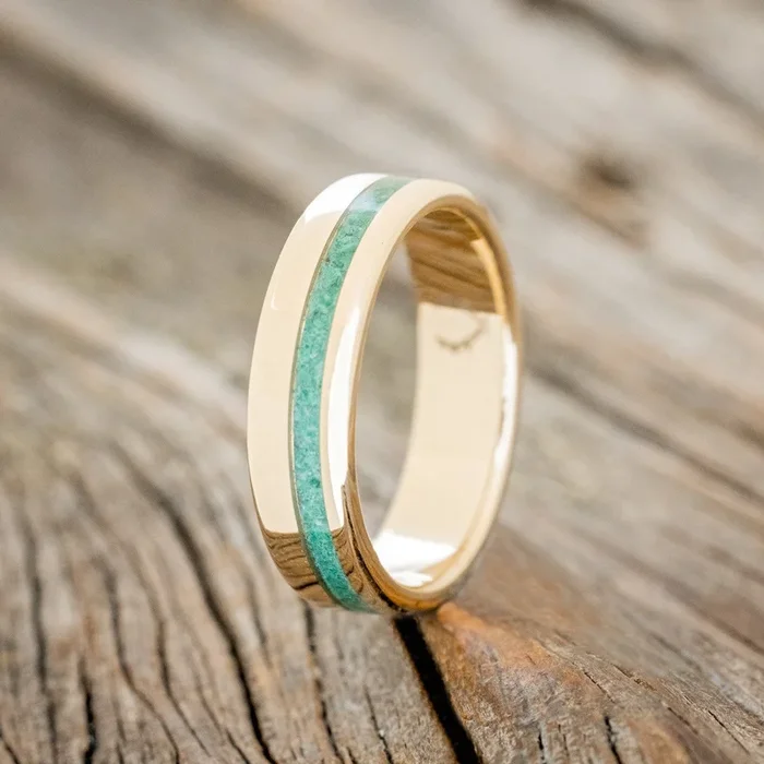 “VERTIGO” – MALACHITE WEDDING RING FEATURING A 14K GOLD BAND