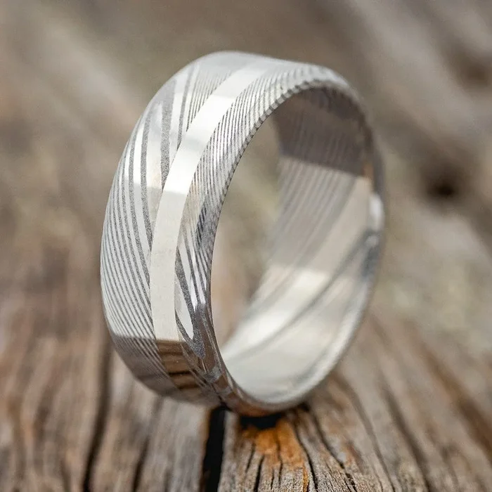 “VERTIGO” – WEDDING RING WITH A 14K GOLD INLAY
