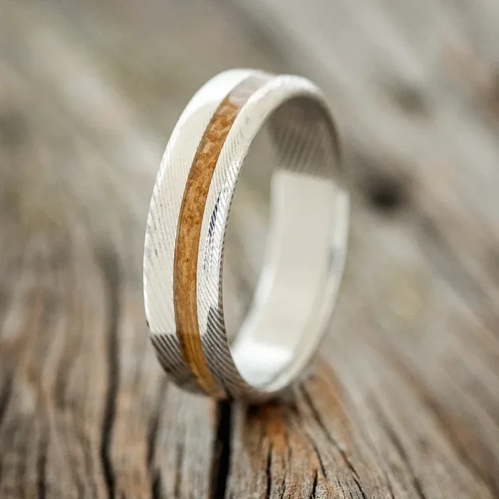 “VERTIGO” – WHISKEY BARREL OAK WEDDING BAND – DAMASCUS STEEL (6MM) – SIZE 8