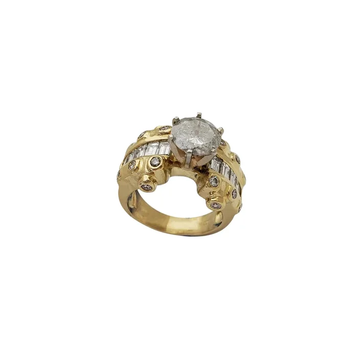 Diamond 6-Prong Baguettes & Bezel Round Engagement Ring (18K)