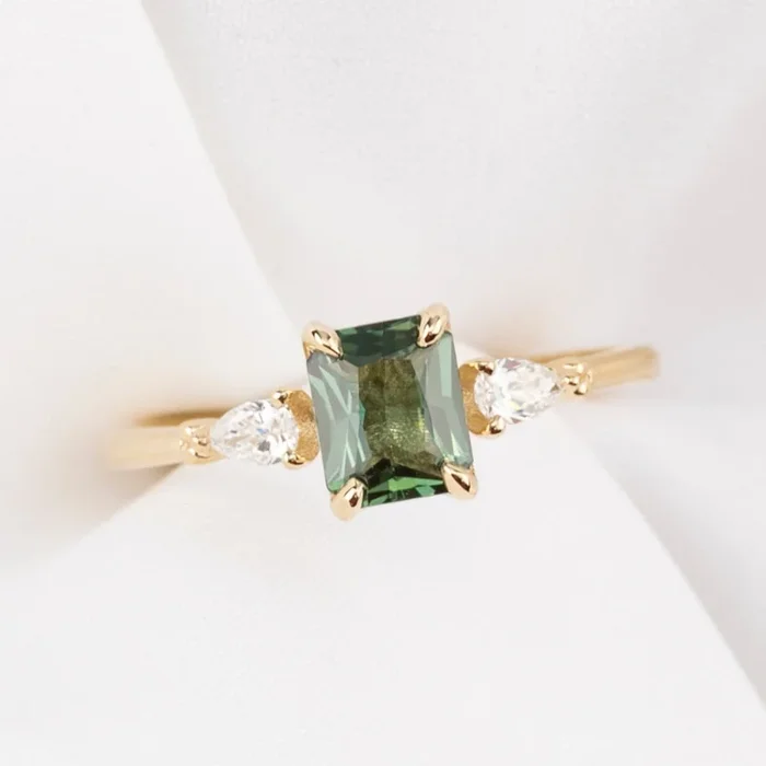 Estel Petal Ring, 0.97ct Sapphire