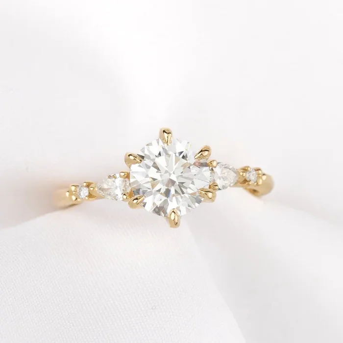 エステルフルールリング　オールドマインクッションカットダイヤモンド　1.30ct　GIA鑑定書付き