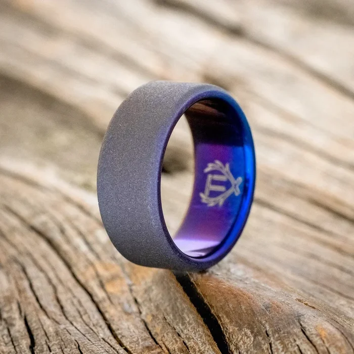 FIRE-TREATED TITANIUM WEDDING BAND WITH SANDBLASTED FINISH