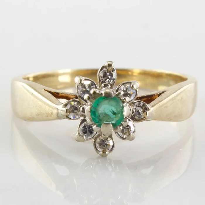 Floral Emerald & Diamond Ring | 0.16ctw, 0.16ct | SZ 7 |