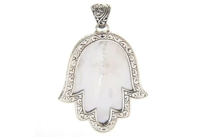 Hamsa Reef Pendant-Mother Of Pearl