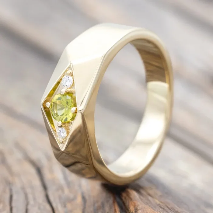 MEN’S ROUND CUT ENGAGEMENT RING WITH DIAMOND ACCENTS