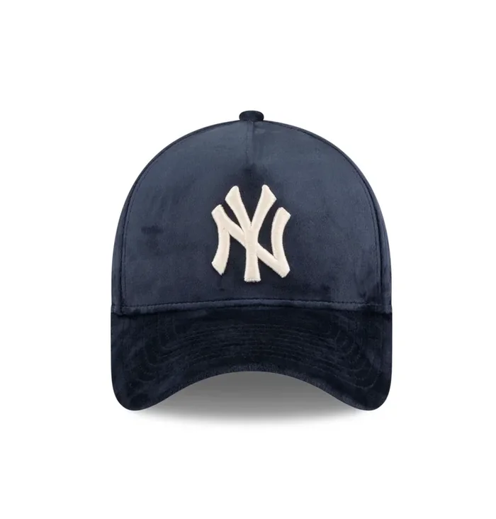 New Era New York Yankees Velour 9FORTY A-Frame Snapback