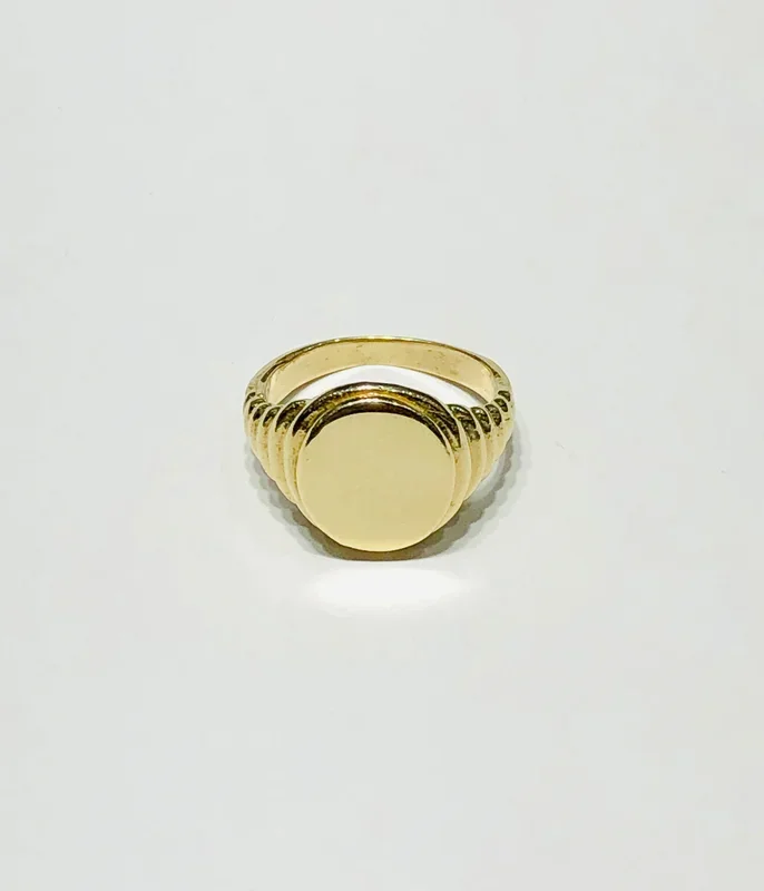 Retrouvai Pinky Signet Ring (14K)