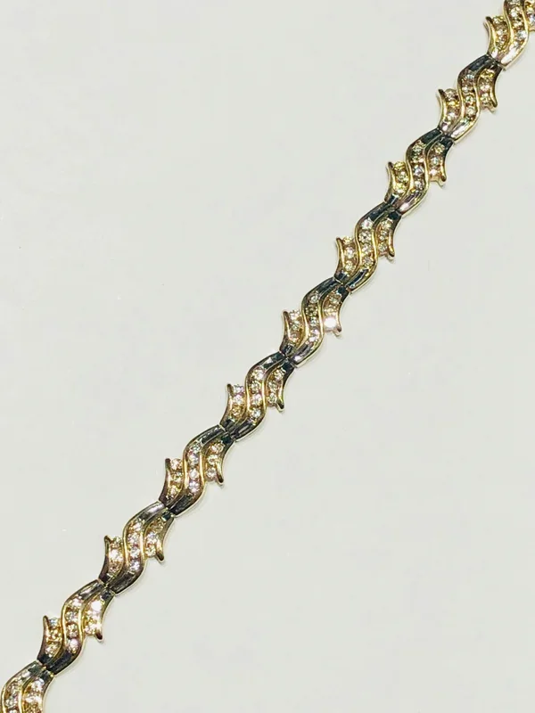 Wave Diamond Bracelet (10K).