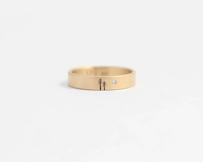 Woodland Ring with Single Diamond in Yellow Gold – Medium